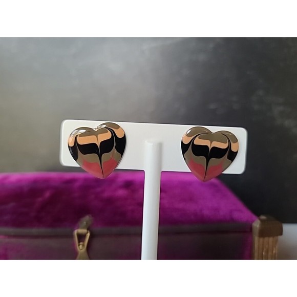 Vintage Heart Shaped Enamel Swirl Stud Earrings - Picture 5 of 10